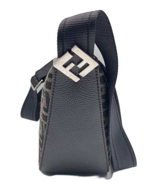 FENDI（フェンディ）FENDI (フェンディ) Small Melon Messenger Bag(スモールメロンメッセンジャーバッグ)/ショルダーバッグ ブラウン サイズ:-の古着・服飾アイテム