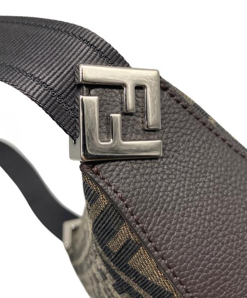 FENDI（フェンディ）FENDI (フェンディ) Small Melon Messenger Bag(スモールメロンメッセンジャーバッグ)/ショルダーバッグ ブラウン サイズ:-の古着・服飾アイテム