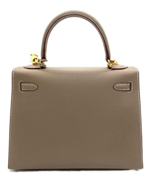 HERMES（エルメス）HERMES (エルメス) ケリー25/ヴォーエプソン/エトゥープ/外縫い/W刻印:2024年製 エトゥープ サイズ:25の古着・服飾アイテム