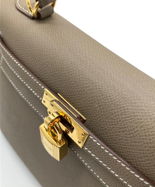 HERMES（エルメス）HERMES (エルメス) ケリー25/ヴォーエプソン/エトゥープ/外縫い/W刻印:2024年製 エトゥープ サイズ:25の古着・服飾アイテム