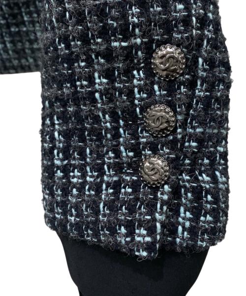 CHANEL（シャネル）CHANEL (シャネル) P73 ココボタンツイードダブルジャケット ブルー×ブラック サイズ:36の古着・服飾アイテム