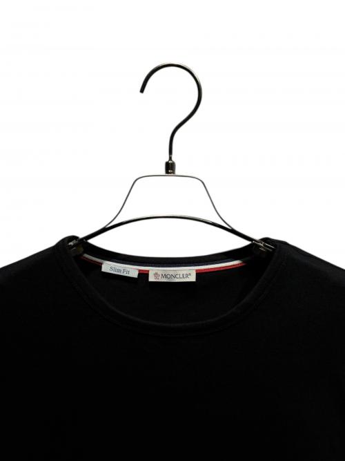 MONCLER（モンクレール）MONCLER (モンクレール) ロゴワッペンTシャツ/H10918C71600 87296/2022年製 ブラック サイズ:XLの古着・服飾アイテム