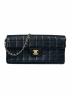 CHANEL（シャネル）の古着「チェーンショルダーバッグ/チョコバー」｜ブラック