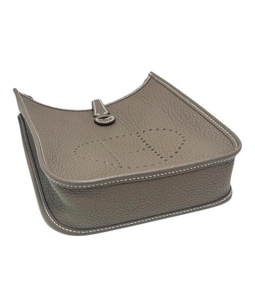 HERMES（エルメス）HERMES (エルメス) Evelyne TPM エブリン TPM/トリヨンクレマンス/エトゥープ/B刻印：2023年製造/シルバー金具 エトゥープ サイズ:TPMの古着・服飾アイテム