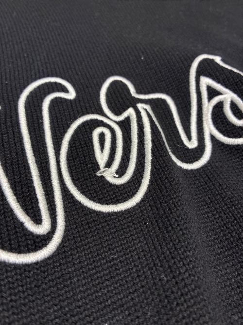 VERSACE（ヴェルサーチェ）VERSACE (ヴェルサーチェ) シグネチャーロゴニット ブラック サイズ:48の古着・服飾アイテム