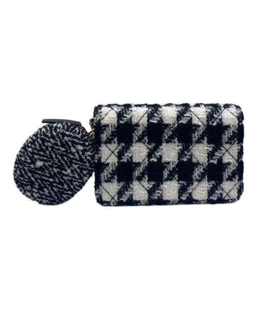 CHANEL（シャネル）CHANEL (シャネル) COCO Mark Chain Shoulder Bag/コマーク ショルダーバッグ ホワイト×ブラックの古着・服飾アイテム