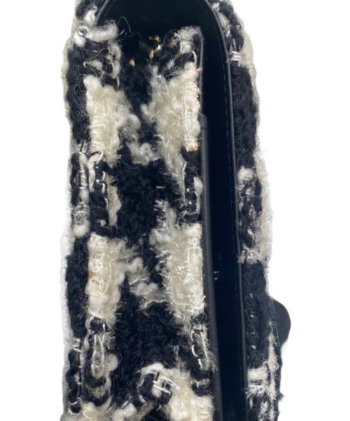 CHANEL（シャネル）CHANEL (シャネル) COCO Mark Chain Shoulder Bag/コマーク ショルダーバッグ ホワイト×ブラックの古着・服飾アイテム