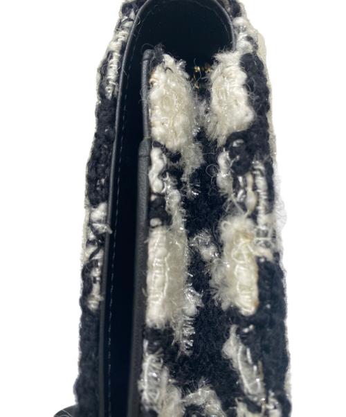 CHANEL（シャネル）CHANEL (シャネル) COCO Mark Chain Shoulder Bag/コマーク ショルダーバッグ ホワイト×ブラックの古着・服飾アイテム