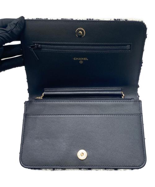 CHANEL（シャネル）CHANEL (シャネル) COCO Mark Chain Shoulder Bag/コマーク ショルダーバッグ ホワイト×ブラックの古着・服飾アイテム