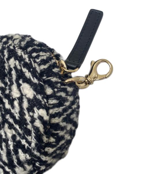 CHANEL（シャネル）CHANEL (シャネル) COCO Mark Chain Shoulder Bag/コマーク ショルダーバッグ ホワイト×ブラックの古着・服飾アイテム