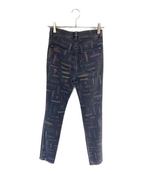 CHANEL（シャネル）CHANEL (シャネル) ロゴプリントデニムパンツ ブラック サイズ:34の古着・服飾アイテム