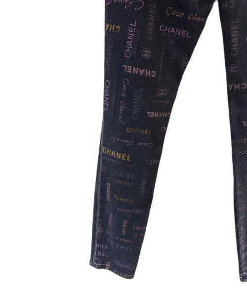 CHANEL（シャネル）CHANEL (シャネル) ロゴプリントデニムパンツ ブラック サイズ:34の古着・服飾アイテム