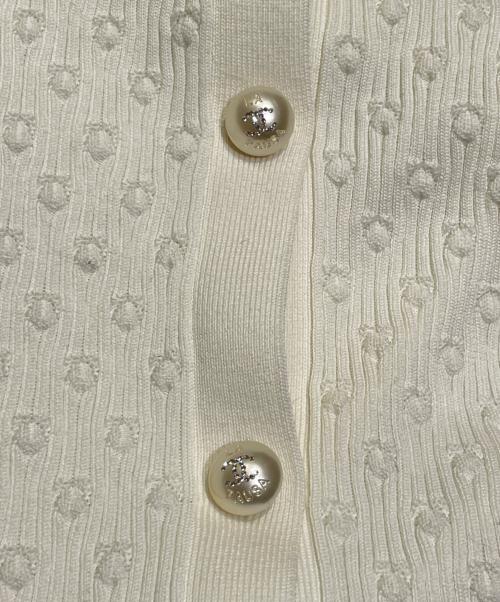 CHANEL（シャネル）CHANEL (シャネル) パールボタンカーディガン ホワイト サイズ:38の古着・服飾アイテム