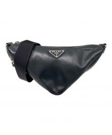 PRADA（プラダ）の古着「トライアングルショルダーバッグ　2VH155」｜ブラック