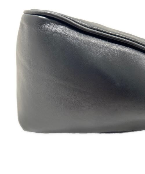 PRADA（プラダ）PRADA (プラダ) トライアングルショルダーバッグ　2VH155 ブラックの古着・服飾アイテム