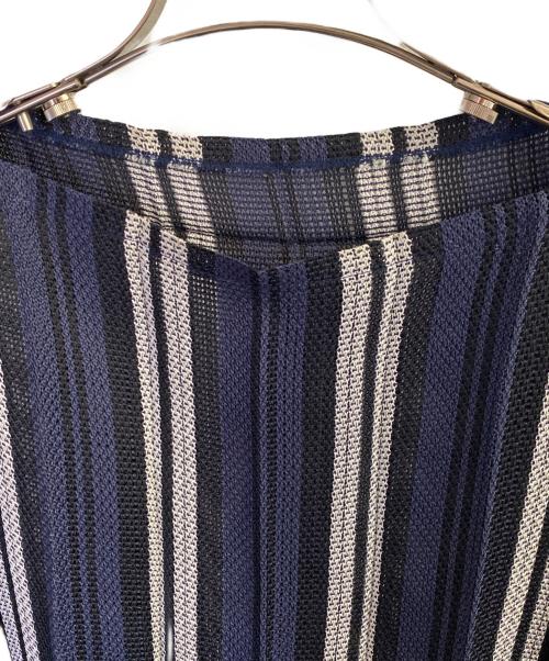 me ISSEY MIYAKE（ミーイッセイ ミヤケ）me ISSEY MIYAKE (ミーイッセイ ミヤケ) ストライプカットソー ネイビー サイズ:Ｆreeの古着・服飾アイテム