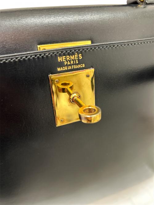 HERMES（エルメス）HERMES (エルメス) Kelly 28 ケリー 28/外縫い/ボックスカーフ/ブラック/〇J刻印：1980年製造/ゴールド金具 ブラック サイズ:28の古着・服飾アイテム