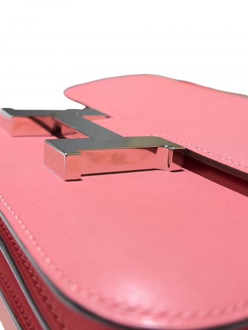 HERMES（エルメス）HERMES (エルメス) コンスタンス ミニ/ヴォースイフト/ローズアザレ/D刻印：2019年製造/シルバー金具 ローズアザレの古着・服飾アイテム