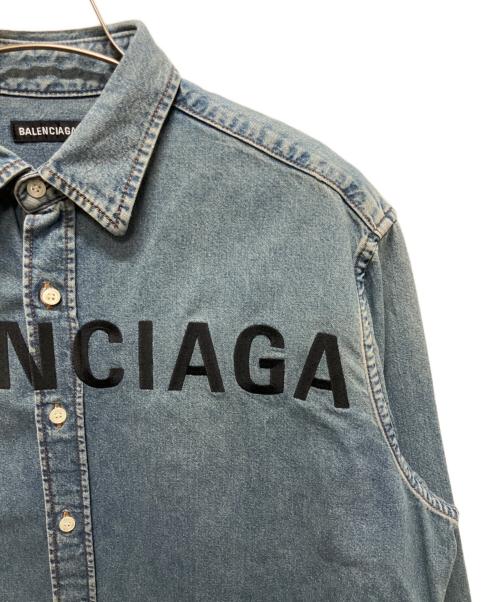 BALENCIAGA（バレンシアガ）BALENCIAGA (バレンシアガ) Logo Embroidered Denim Shirt/ウォッシュ加工ロゴ刺繍デニムシャツ ブルー サイズ:37の古着・服飾アイテム
