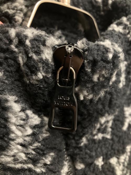 LOUIS VUITTON（ルイ ヴィトン）LOUIS VUITTON (ルイ ヴィトン) モノグラムボアフリースジャケット　RM201MTCMHIY04W ブラック サイズ:XSの古着・服飾アイテム