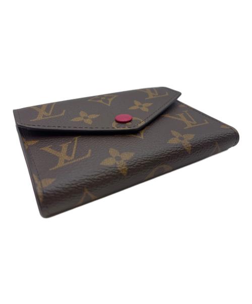 LOUIS VUITTON（ルイ ヴィトン）LOUIS VUITTON (ルイ ヴィトン) Louis Vuitton Victorine Wallet/ポルトフォイユ・ヴィクトリーヌ／ 3つ折り財布 ブラウン×フューシャ サイズ:-の古着・服飾アイテム