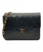 CHANELシャネル）の古着「マトラッセ プッシュロックチェーンショルダーバッグ」｜ブラック