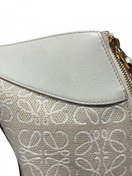 LOEWE（ロエベ）LOEWE (ロエベ) ショルダーバッグ アイボリー サイズ:スモールの古着・服飾アイテム