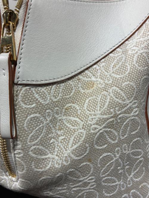 LOEWE（ロエベ）LOEWE (ロエベ) ショルダーバッグ アイボリー サイズ:スモールの古着・服飾アイテム