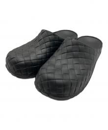 BOTTEGA VENETA（ボッテガベネタ）の古着「イントレチャートラバーサンダル」｜ブラック