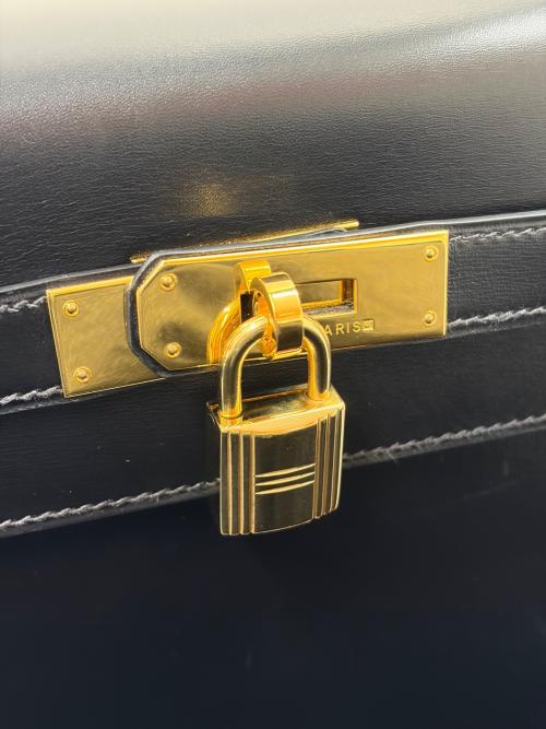HERMES（エルメス）HERMES (エルメス) ケリー32/ボックスカーフ/外縫い/ブラック/〇X刻印:1994年製造/ゴールド金具 ブラック サイズ:32の古着・服飾アイテム