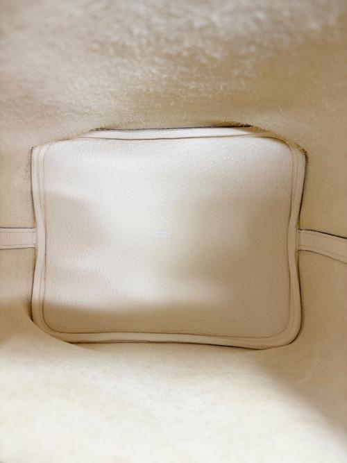 HERMES（エルメス）HERMES (エルメス) Picotin Lock Eclat MM ピコタンロックエクラ MM/トリヨンクレマンス/ナタ×セサミ/Z刻印：2021年製造/シルバー金具 ナタ×セサミ サイズ:MMの古着・服飾アイテム