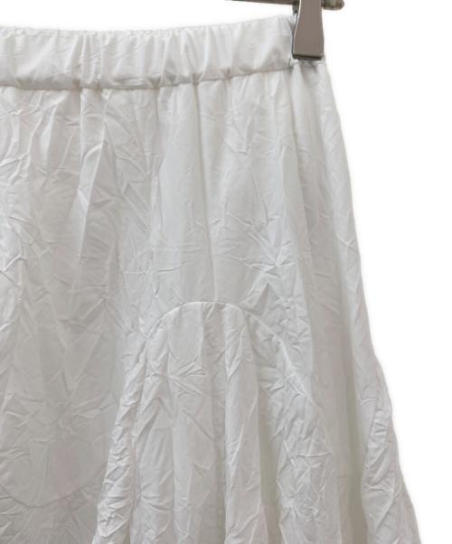 ENFOLD（エンフォルド）ENFOLD (エンフォルド) SOLID-WAVE SKIRT ホワイト サイズ:36の古着・服飾アイテム
