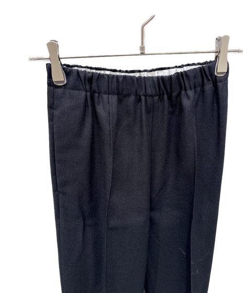 ENFOLD（エンフォルド）ENFOLD (エンフォルド) PIN-TUCK WIDE PANTS チャコールグレー サイズ:36の古着・服飾アイテム