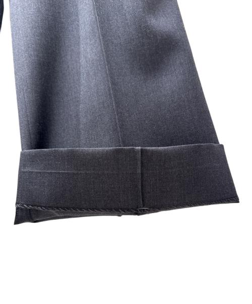 ENFOLD（エンフォルド）ENFOLD (エンフォルド) PIN-TUCK WIDE PANTS チャコールグレー サイズ:36の古着・服飾アイテム