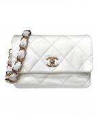 CHANELシャネル）の古着「ショルダーバッグ/シャネル19/ラムスキン」｜ホワイト