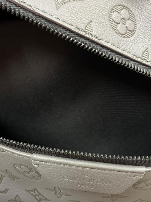 LOUIS VUITTON（ルイ ヴィトン）LOUIS VUITTON (ルイ ヴィトン) ディスカバリー・バックパックPM M46557 グレー サイズ:-の古着・服飾アイテム