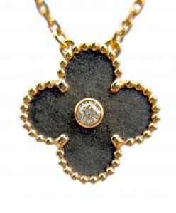 VAN CLEEF & ARPELS（ヴァンクリーフ＆アーペル）の古着「Vintage Alhambra Necklace 2023 Holiday Limited Edition Silver Obsidian/ヴィンテージアルハンブラネックレス 2023年 ホリデーコレクション シルバーオブシディアン/VCARP9T000」