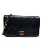 CHANELシャネル）の古着「マトラッセ　プッシュロックチェーンショルダーバッグ」｜ブラック