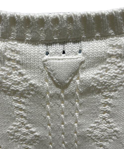 PRADA（プラダ）PRADA (プラダ) トライアングルロゴVネックケーブルニット P24R1I S221 11GB ホワイト サイズ:42の古着・服飾アイテム