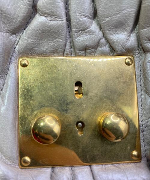 MIU MIU（ミュウミュウ）MIU MIU (ミュウミュウ) マテラッセハンドバッグ ベージュ サイズ:TUの古着・服飾アイテム