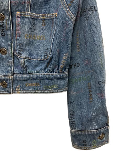 CHANEL（シャネル）CHANEL (シャネル) ココボタン ロゴプリントデニムジャケット インディゴ サイズ:34の古着・服飾アイテム