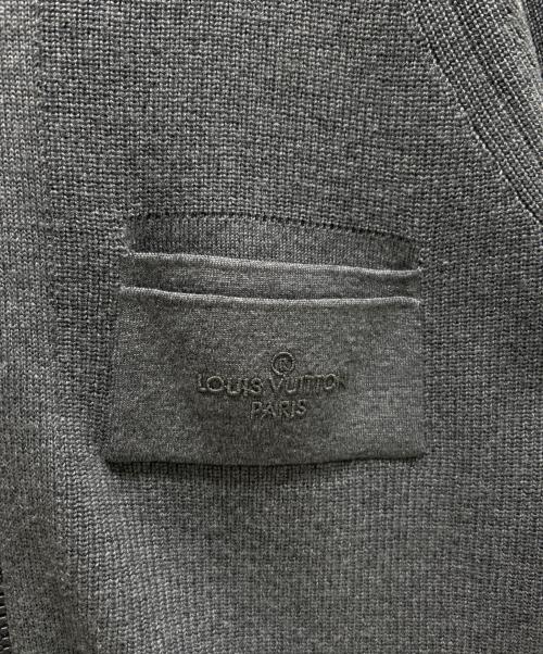 LOUIS VUITTON（ルイ ヴィトン）LOUIS VUITTON (ルイ ヴィトン) ロゴ刺繍ジップカーディガン グレー サイズ:Mの古着・服飾アイテム