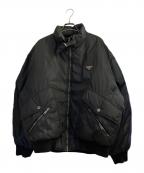 PRADAプラダ）の古着「ロゴプレートダウンジャケット」｜ブラック