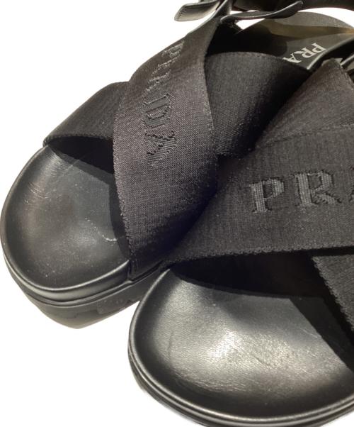 PRADA（プラダ）PRADA (プラダ) クロスバックルサンダル ブラック サイズ:9の古着・服飾アイテム