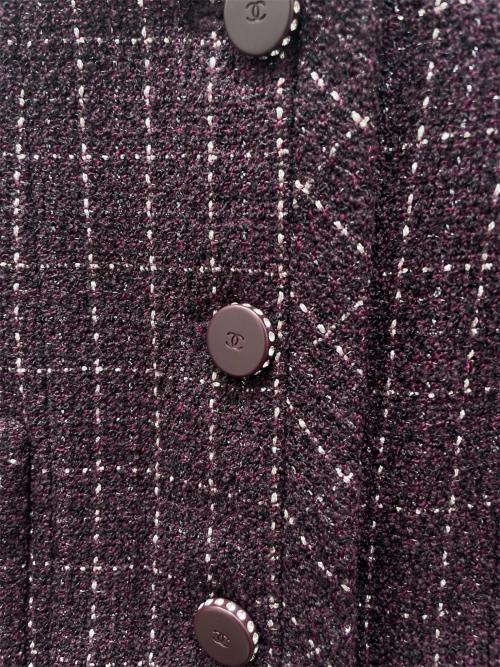 CHANEL（シャネル）CHANEL (シャネル) Plum Tweed Jacket/ココボタンツィードジャケット パープル サイズ:42の古着・服飾アイテム