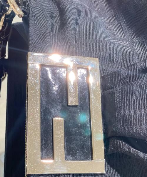 FENDI（フェンディ）FENDI (フェンディ) FFロゴチェーンハンドバッグ ブラックの古着・服飾アイテム