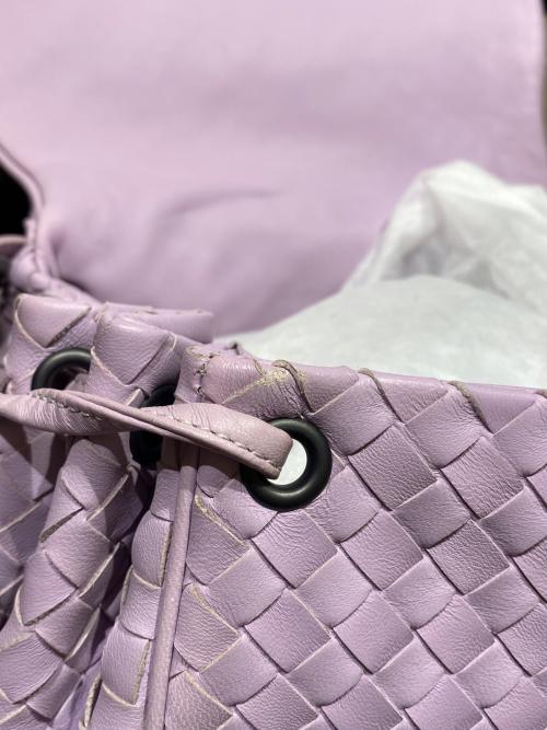 BOTTEGA VENETA（ボッテガベネタ）BOTTEGA VENETA (ボッテガベネタ) イントレチャート ショルダーバッグ パープルの古着・服飾アイテム