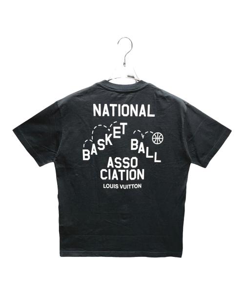 LOUIS VUITTON（ルイ ヴィトン）LOUIS VUITTON (ルイ ヴィトン) NBAロゴプリントTシャツ ブラック サイズ:Mの古着・服飾アイテム