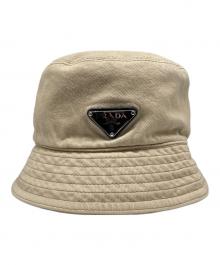 PRADA（プラダ）の古着「ロゴプレートバケットハット」｜ベージュ