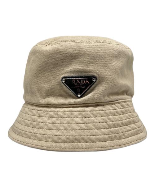 PRADA（プラダ）PRADA (プラダ) ロゴプレートバケットハット ベージュ サイズ:Ｌの古着・服飾アイテム